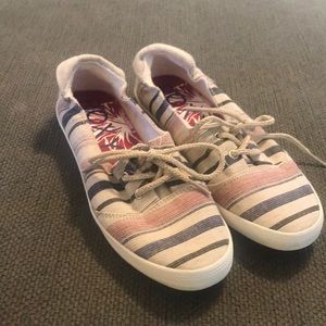 Rocky size 8 slide sneakers